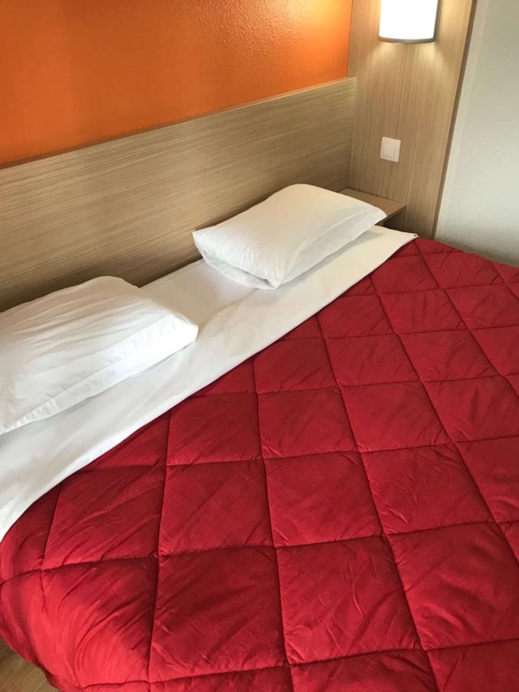 Standard Room, 3 Twin Beds - Photo 5
