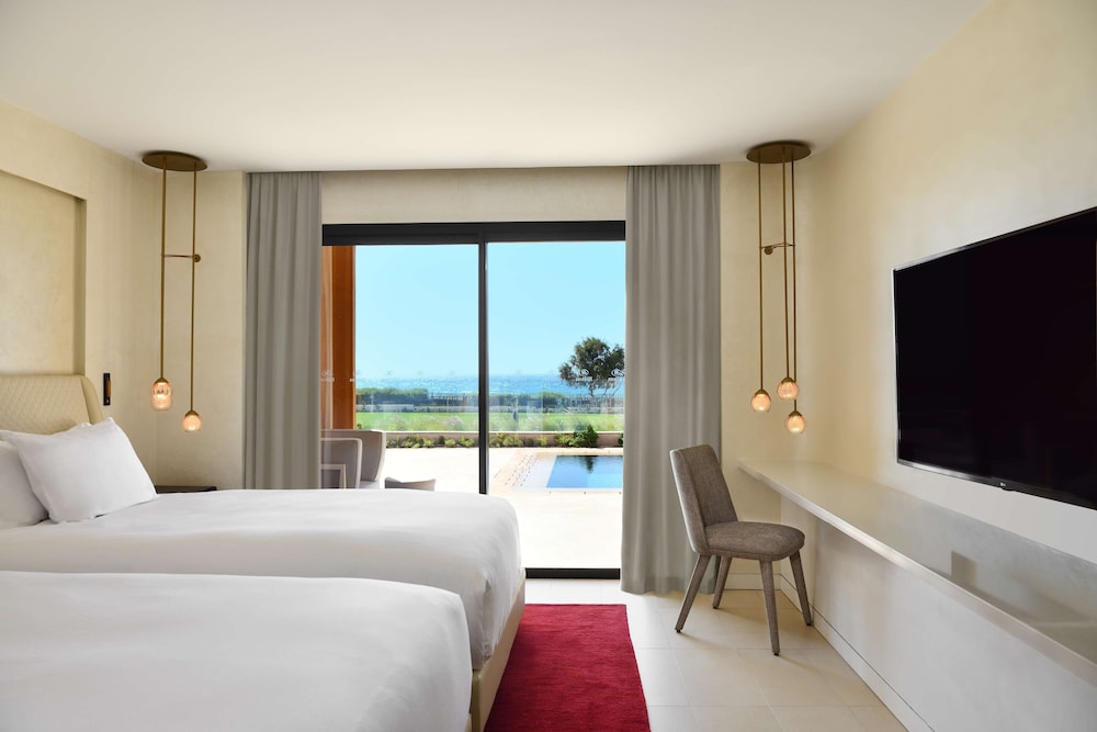 Royal Suite, Multiple Beds thumbnail 5