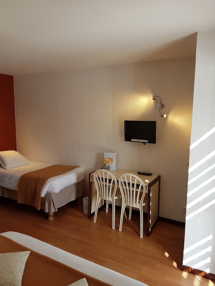 Triple Family Room, ground floor, pool side terrace photo 3