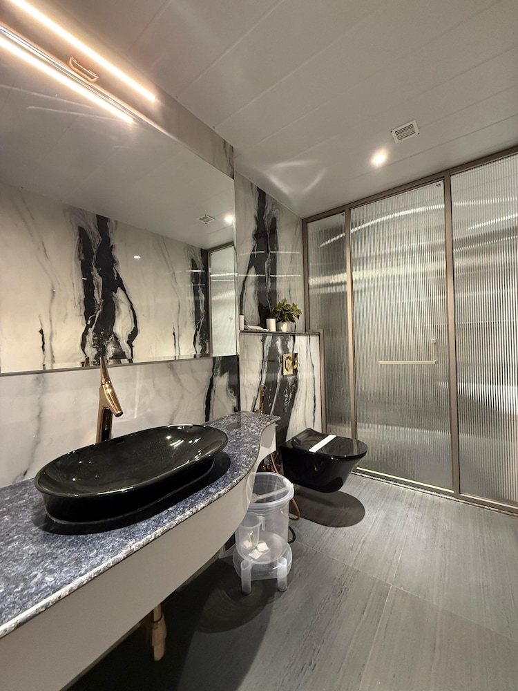 Executive Room - Photo 9