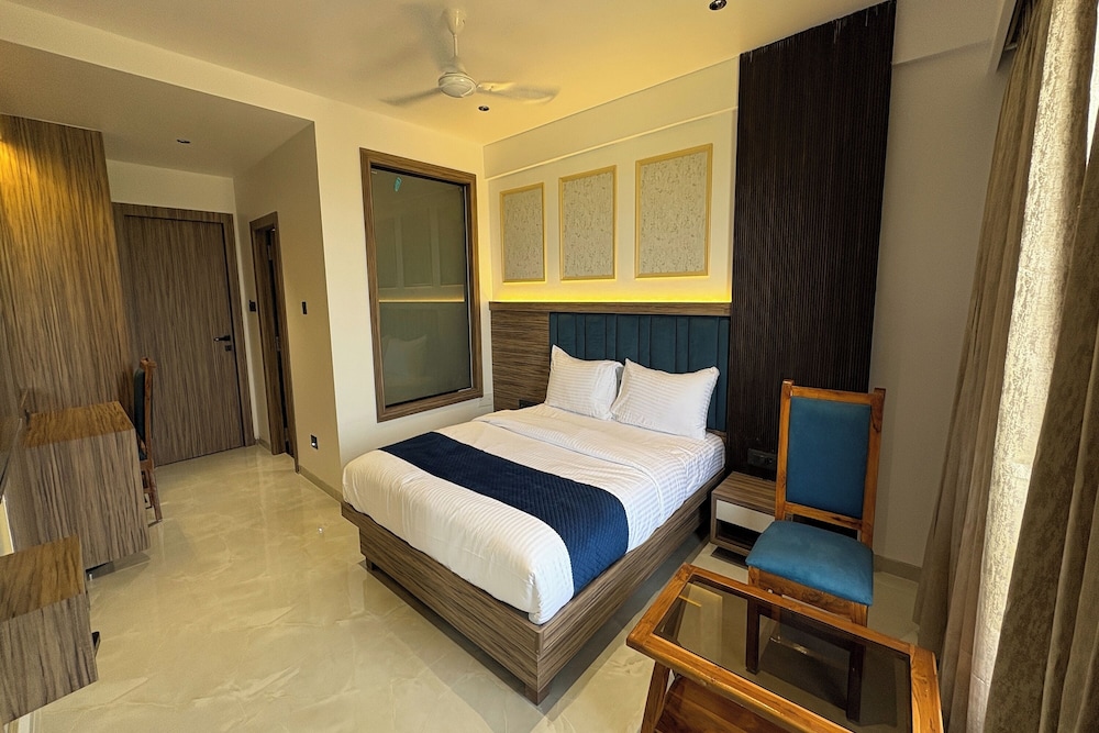 Serene Infinity View Room