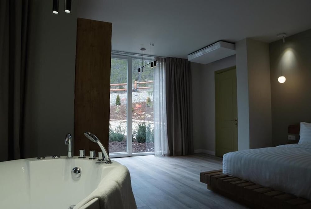 Deluxe Double Room, Garden View photo 3