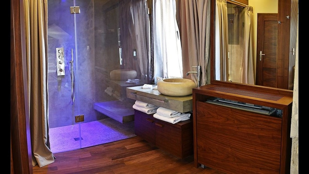 Double Room, Ensuite, Sea View (Mt Orjen) photo 2