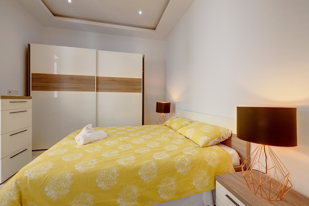 Apartment (3 Bedrooms)