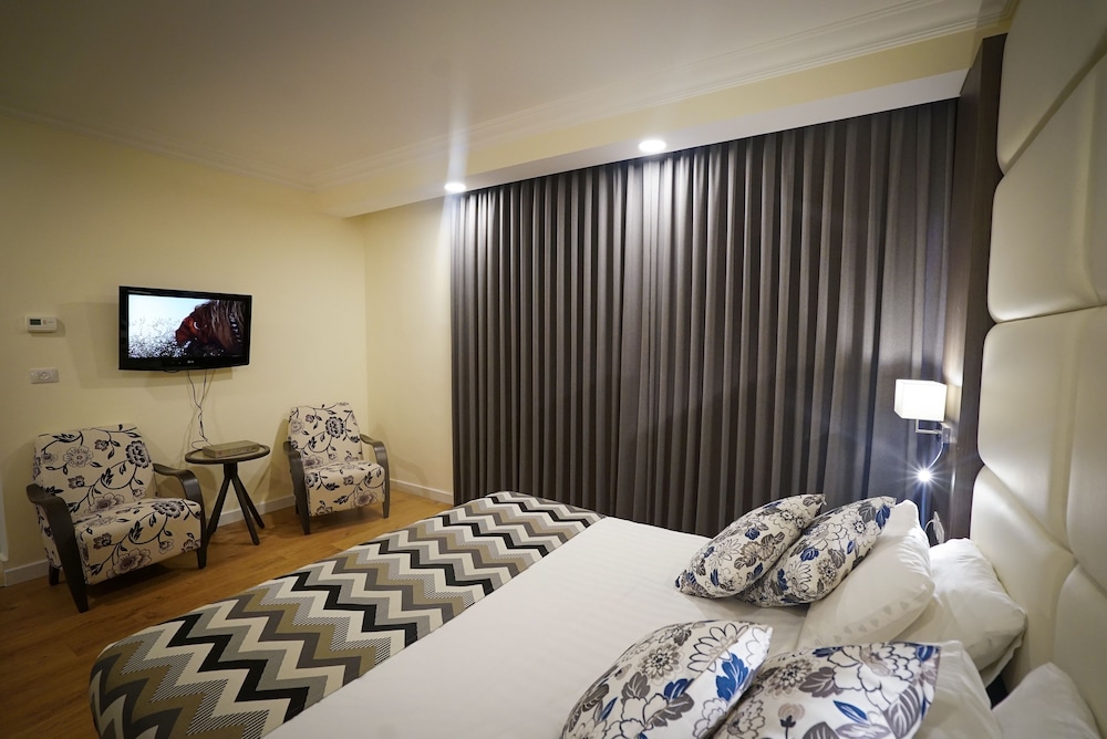 Superior Room, 1 King Bed, Balcony, City View photo 2