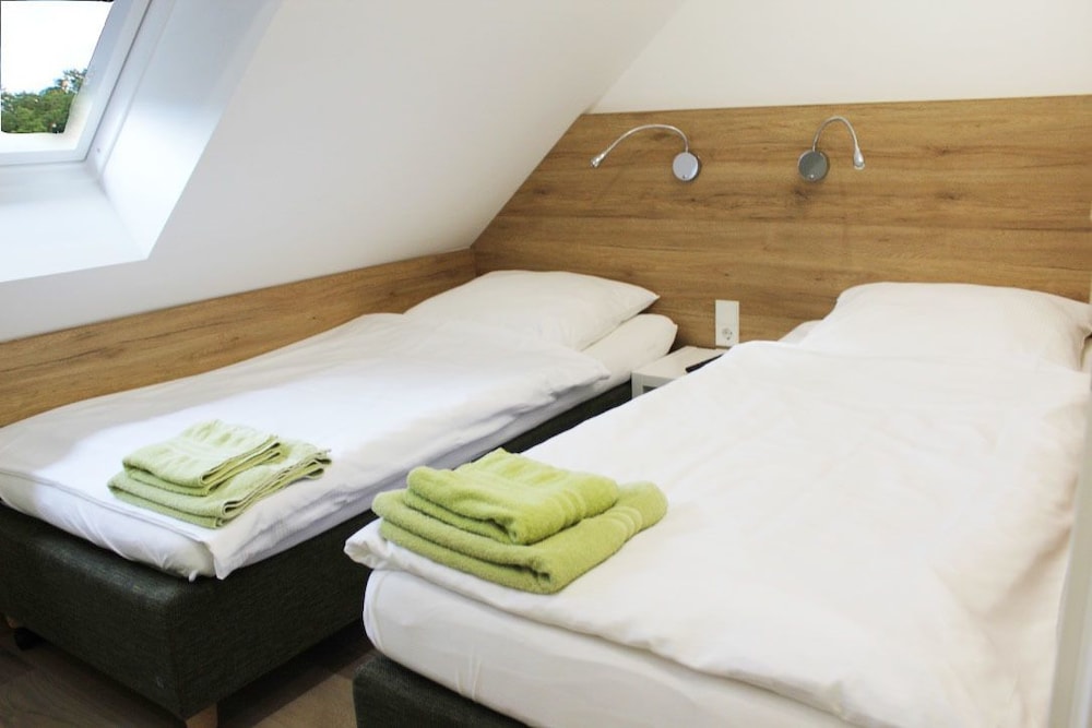 Twin Room, Non Smoking photo 1