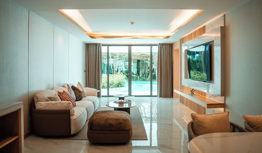 Grand Deluxe With Pool