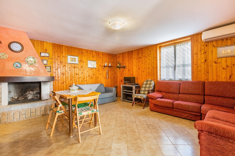 Basic Apartment photo 3