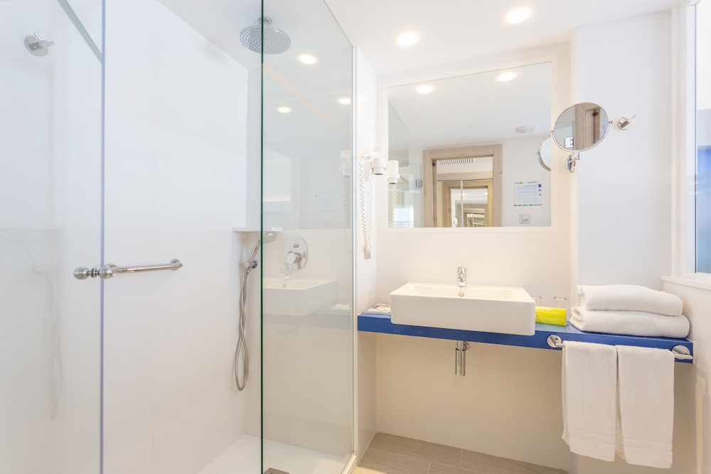 Double Room, Balcony, Sea View - Photo 8