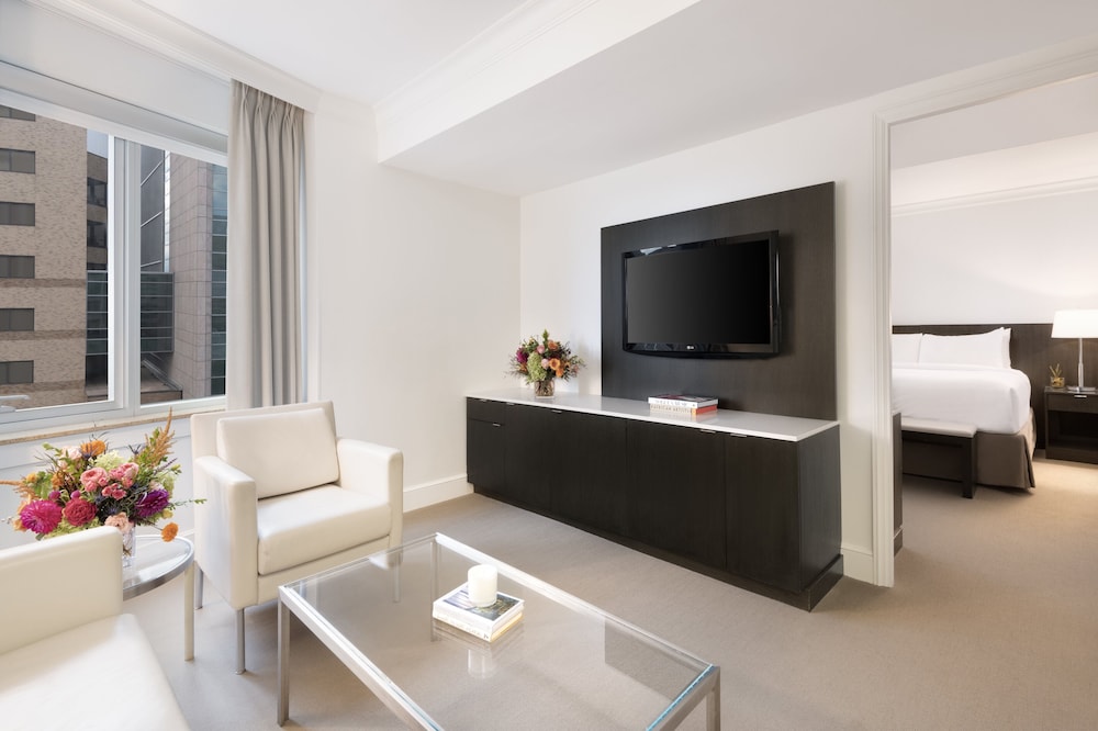 Junior Suite, 1 King Bed (Walk-In Shower)