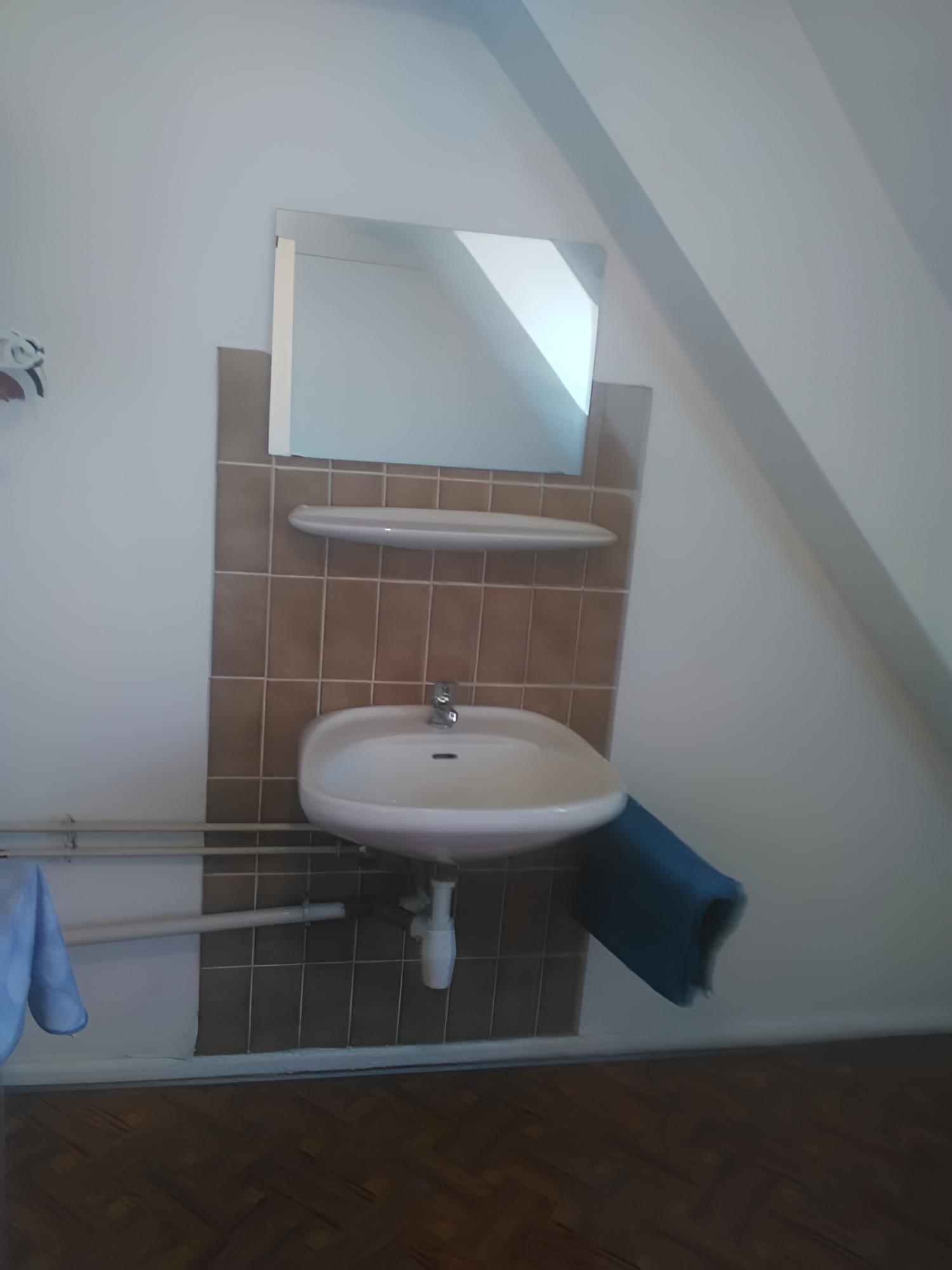Double Room, 4 Bedrooms, Shared Bathroom photo 3