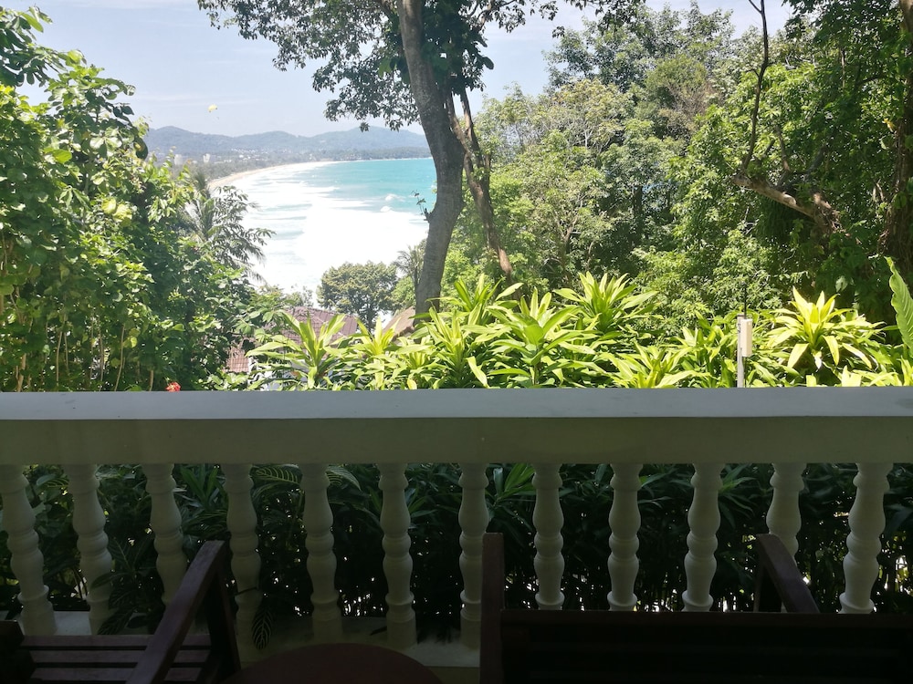 Deluxe Beachfront Room photo 3