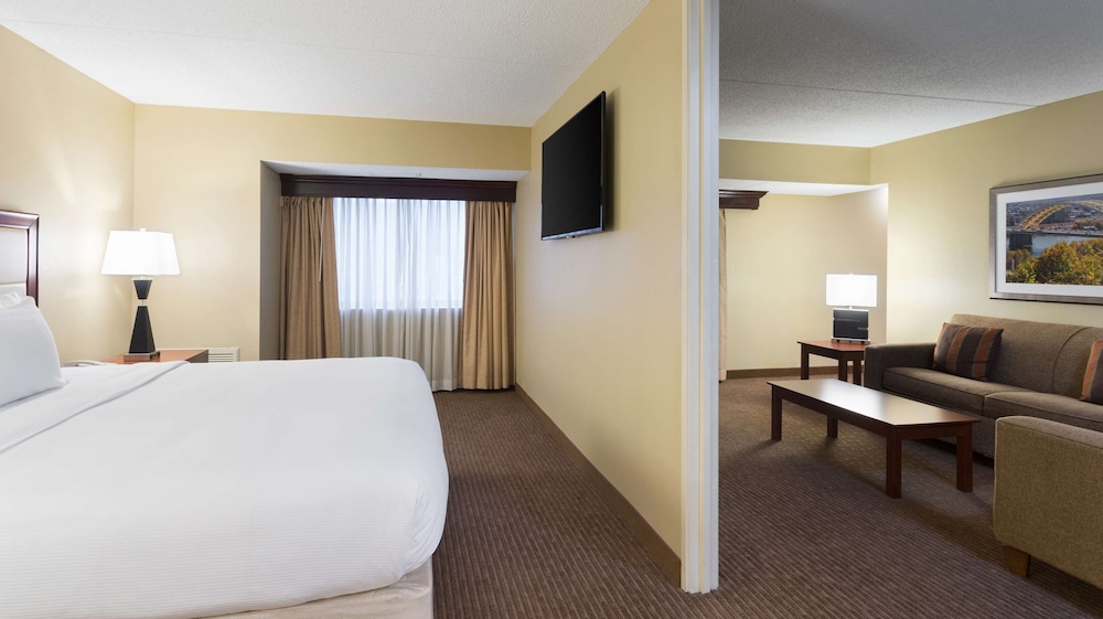 Suite, 1 King Bed, Non Smoking - Photo 4