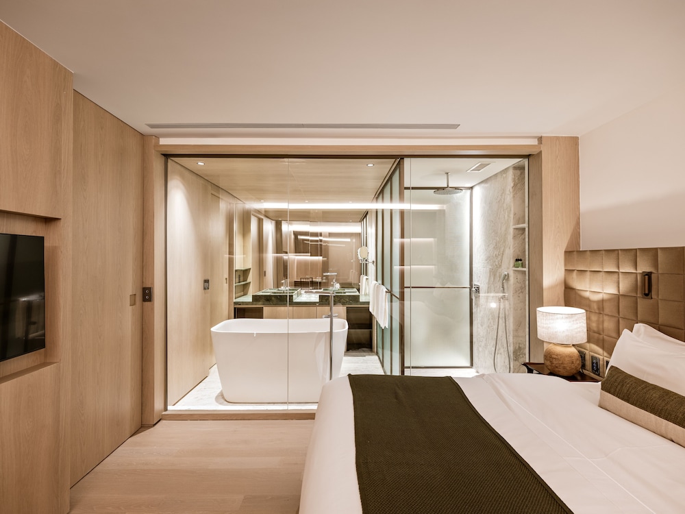 Suite (Non Smoking) thumbnail 6