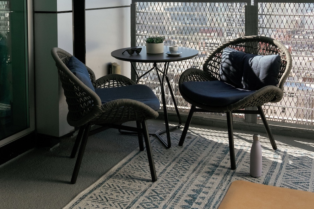 Room, 1 King Bed, City View (Balcony) - Photo 6