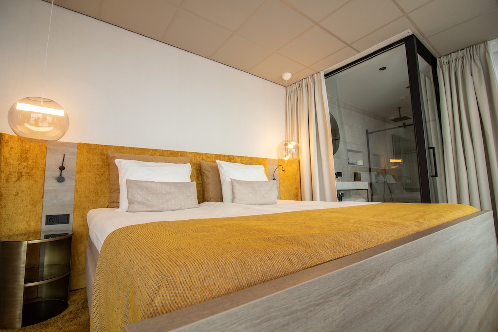 Junior Suite, 1 King Bed, Ocean View photo 1