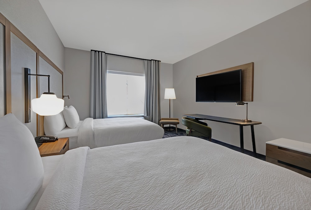Room, 2 Queen Beds - Photo 5