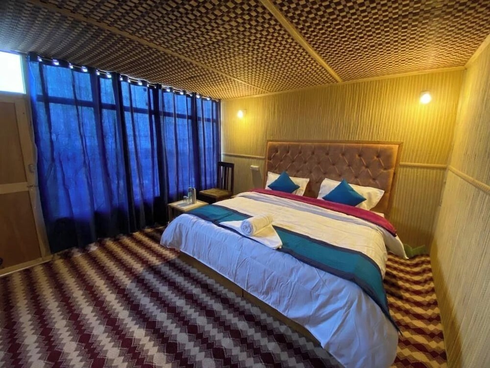 Deluxe Room, Lake View photo 1