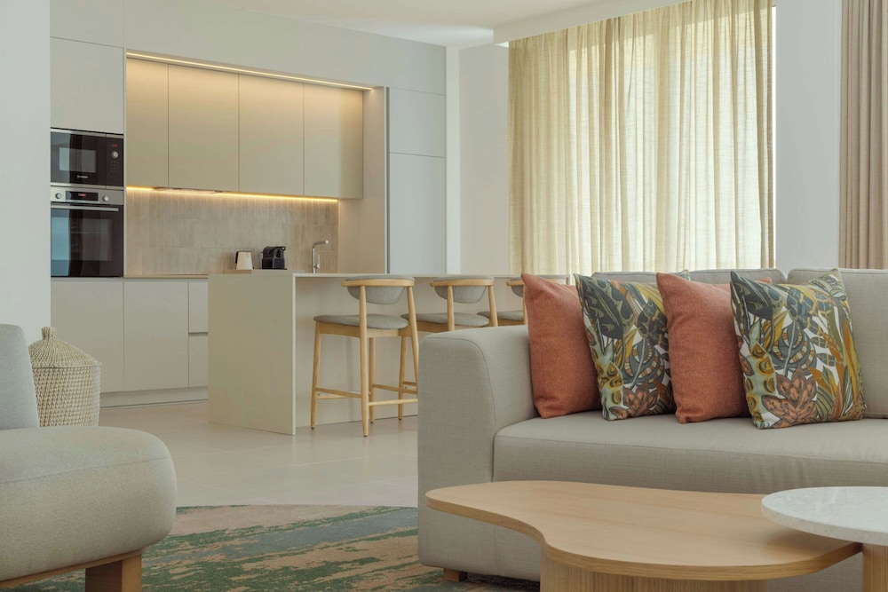 Suite, 3 Bedrooms, Balcony, Resort View - Photo 8