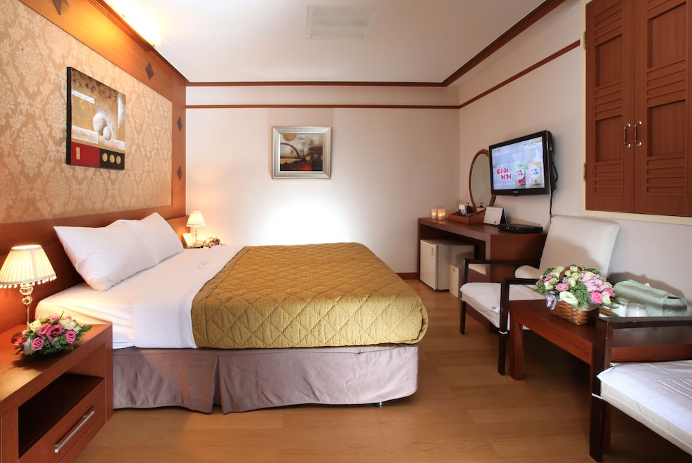 Standard Double Room - Free Airport Suttle photo 3