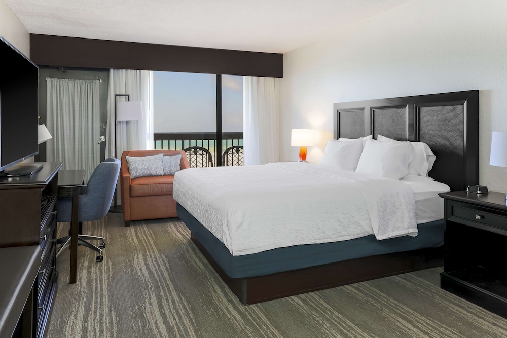 Room, 1 King Bed, Non Smoking, Beach View photo 3