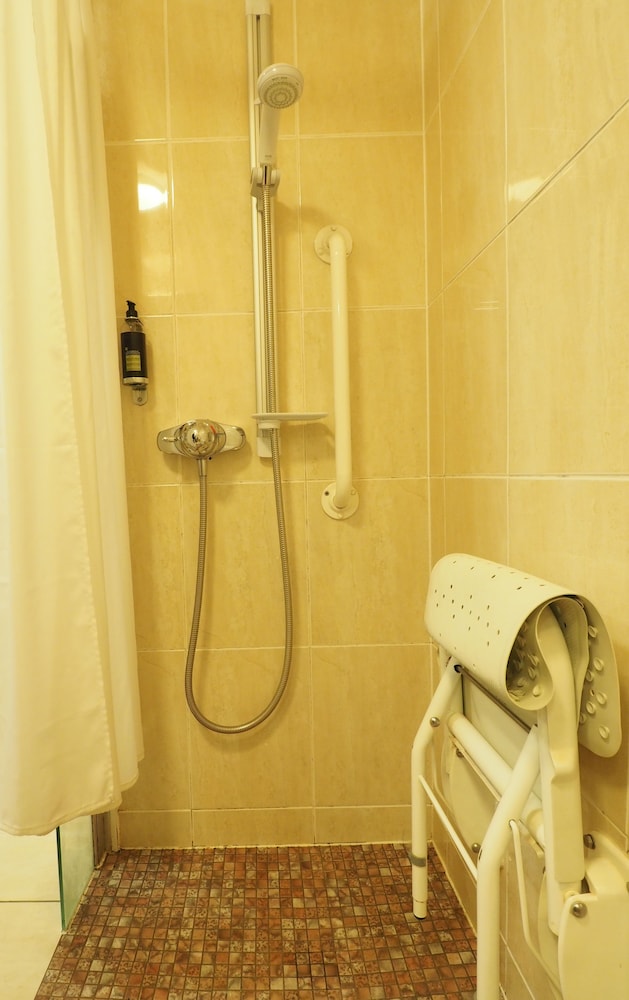 Twin Room, 2 Twin Beds, Accessible - Photo 4
