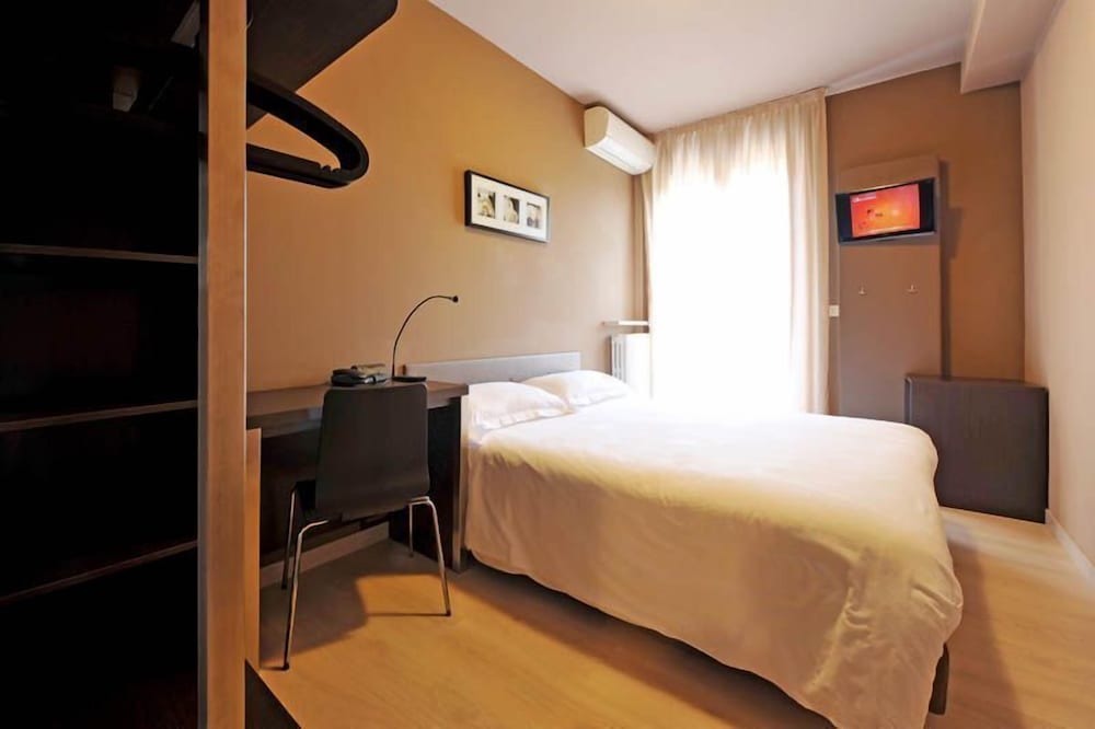 Standard Double Room - Photo 1