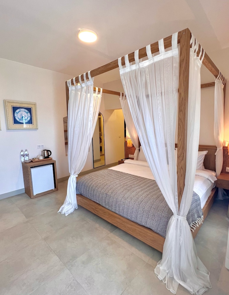 Exclusive Room, 1 Double Bed, Patio, Beachside photo 2
