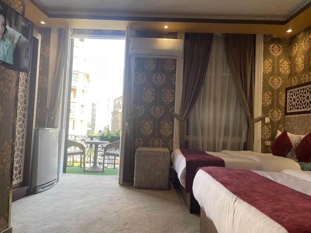 Deluxe Quadruple Room, City View