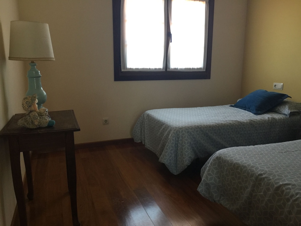 Twin Room, Private Bathroom - Photo 9