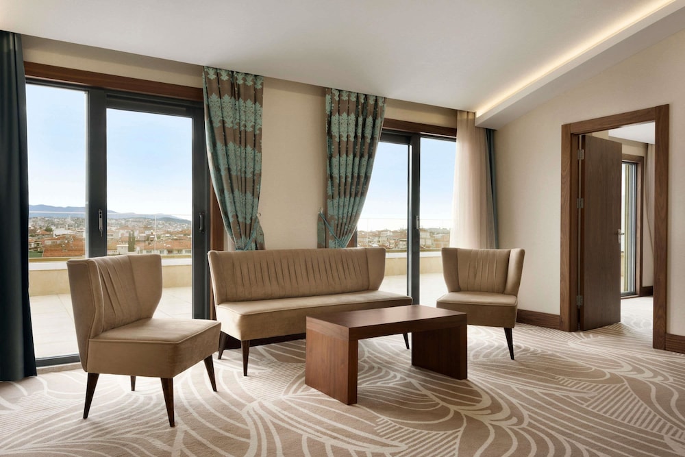 Family Suite, Multiple Beds, Terrace, City View (Non Smoking)