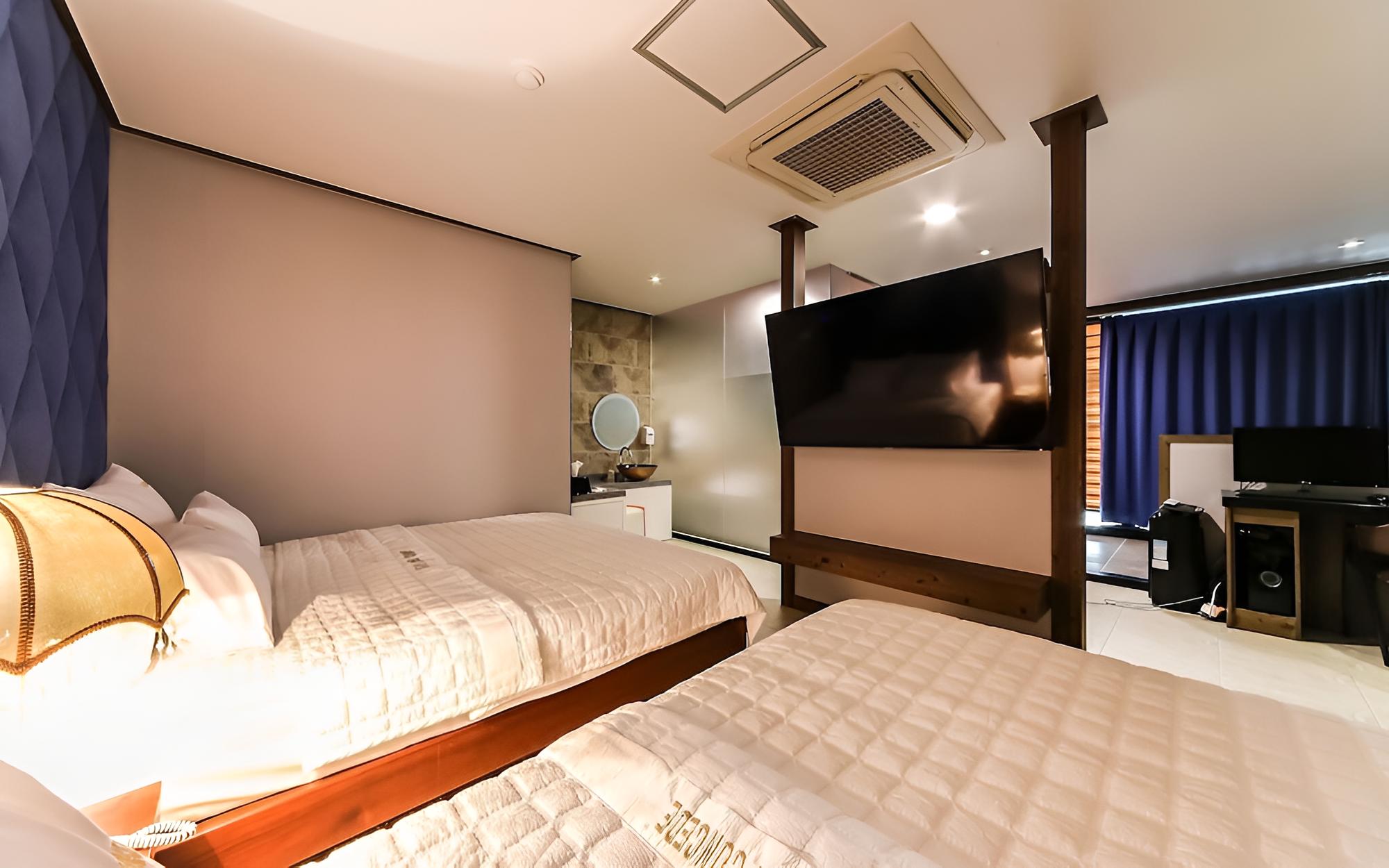 Room (VIP Ocean View Twin) - Photo 3