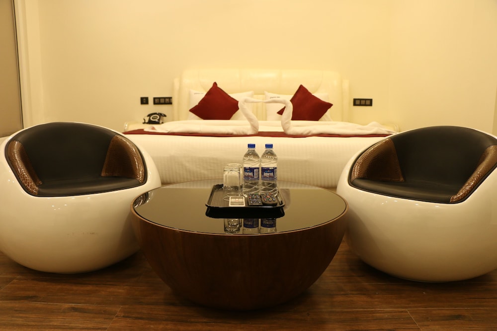 Elite Studio, 1 King Bed, Non Smoking