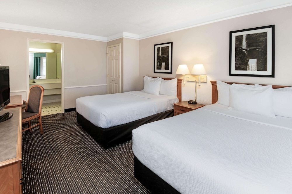 Deluxe Suite, 2 Double Beds, Non Smoking photo 1