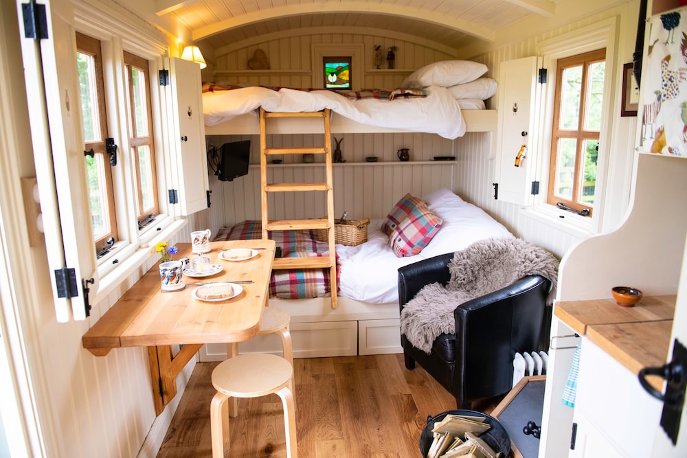Shepherd's Hut Cottontail photo 2