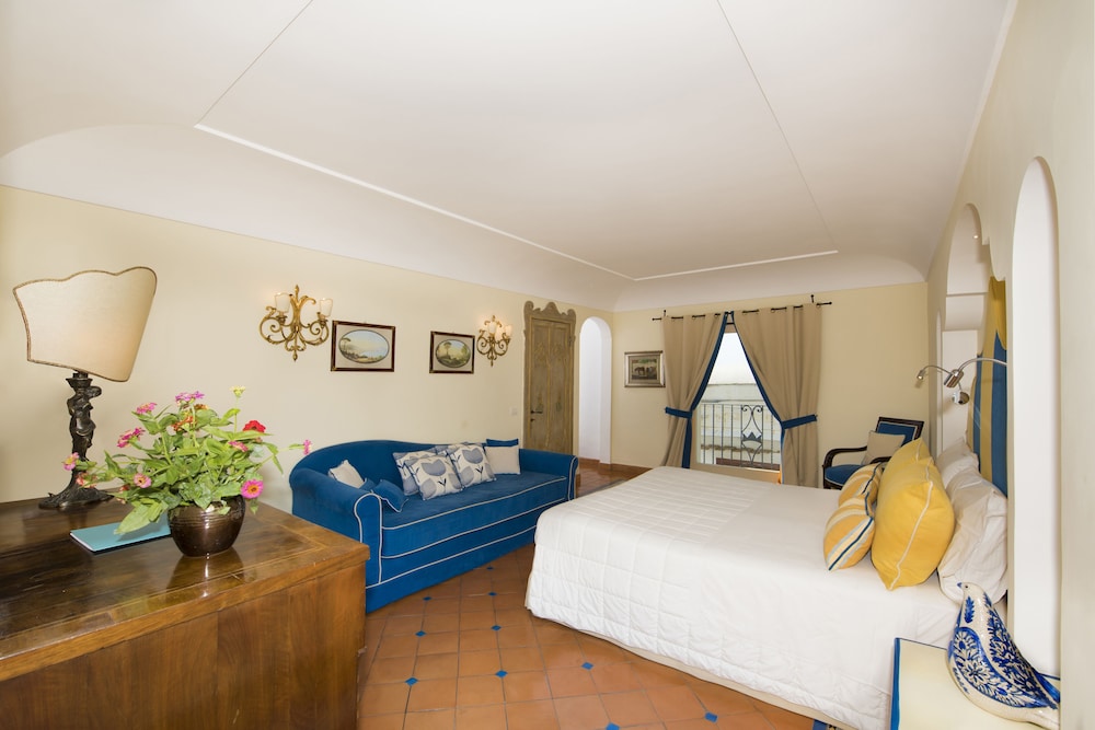 Standard Double or Twin Room (French Balcony) photo 1