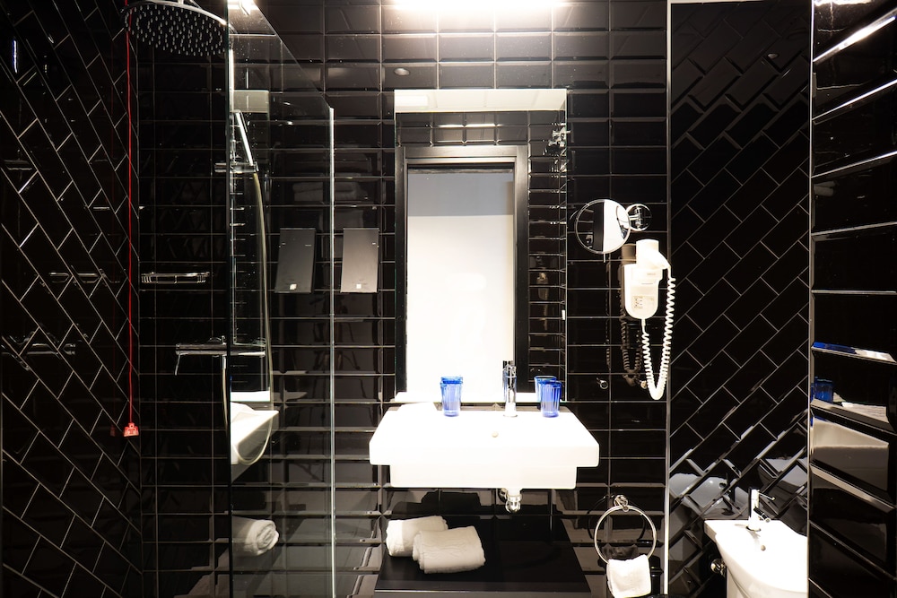 Economy Double Room thumbnail 6