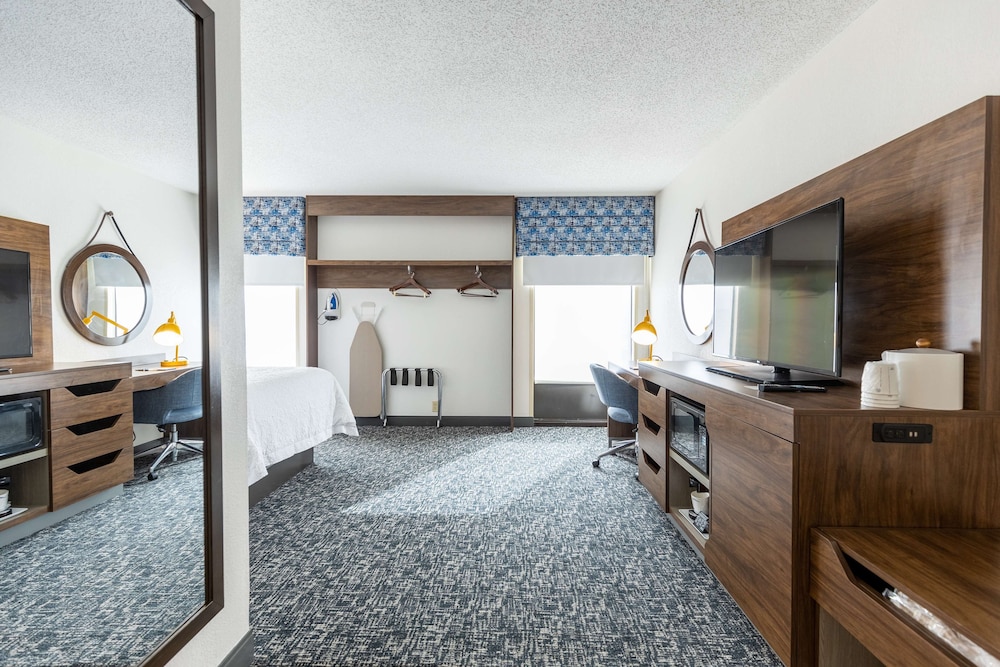 Room, 1 Queen Bed, Non Smoking - Photo 4