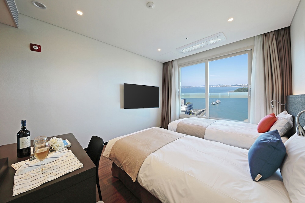 Standard Twin Room, Harbor View - Photo 6