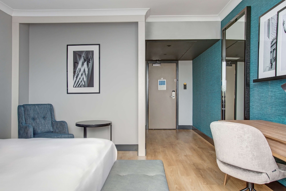 Superior Room (Airport View) - Photo 2