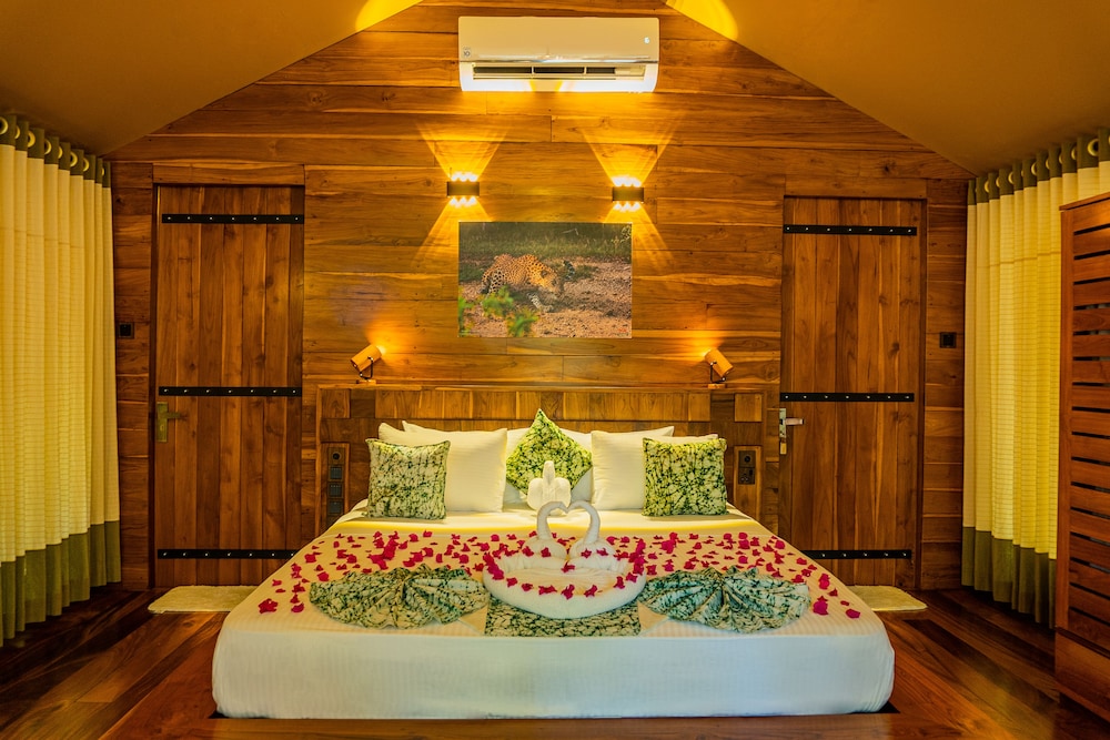 Luxury Tent, 1 Queen Bed, Private Pool, Garden View photo 1