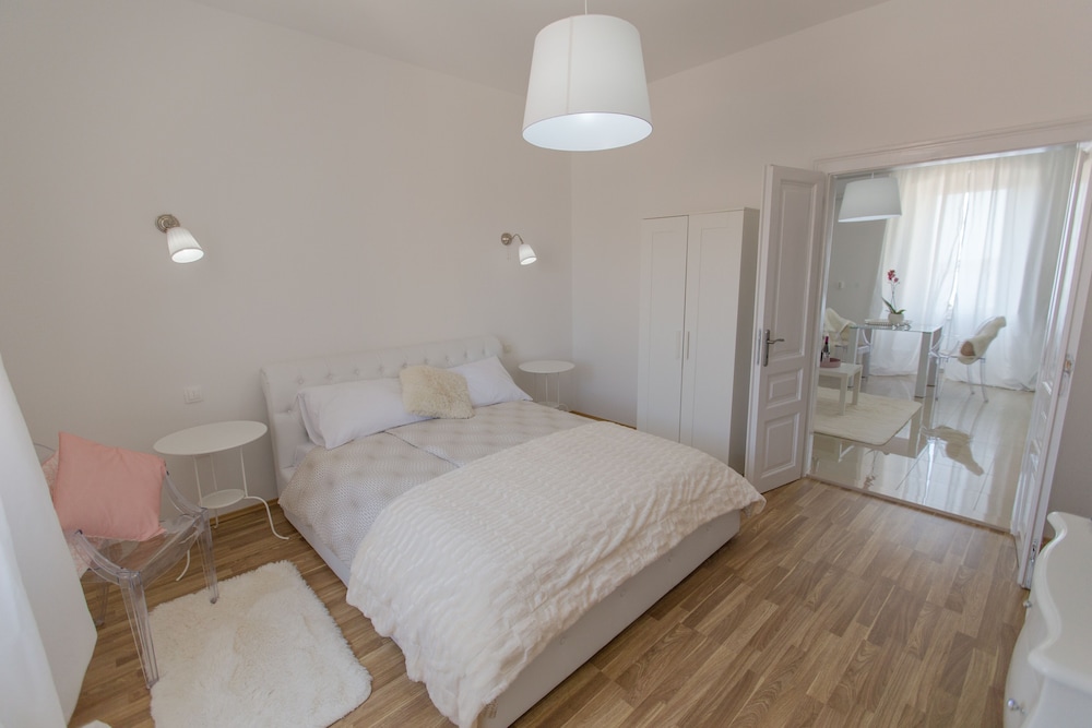 Exclusive Apartment (5) photo 2