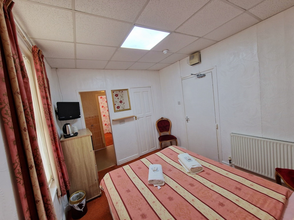 Comfort Quadruple Room, Ensuite (Jack and Jill style ) - Photo 1