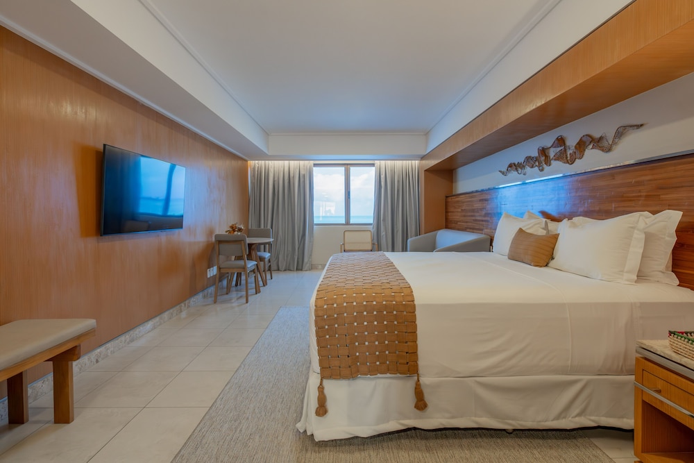 Quadruple Room, Pool View thumbnail 6