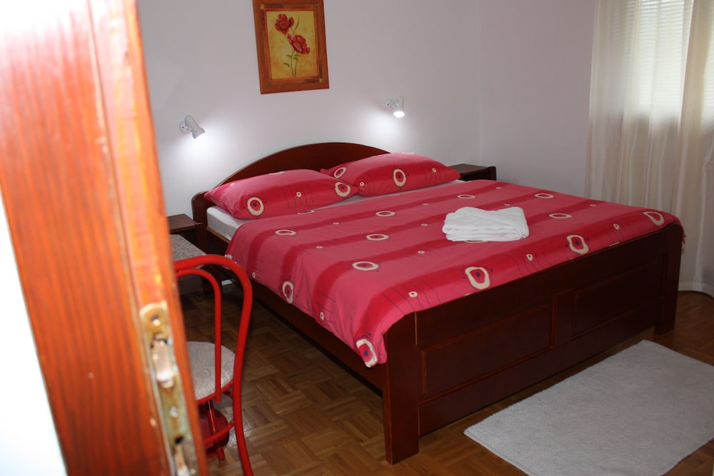Double Room (With Fan) photo 2