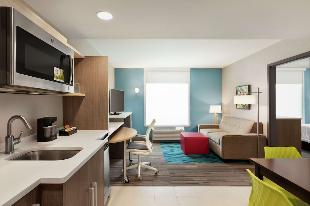 Suite, 1 Queen Bed, Accessible (Hearing) - Photo 1