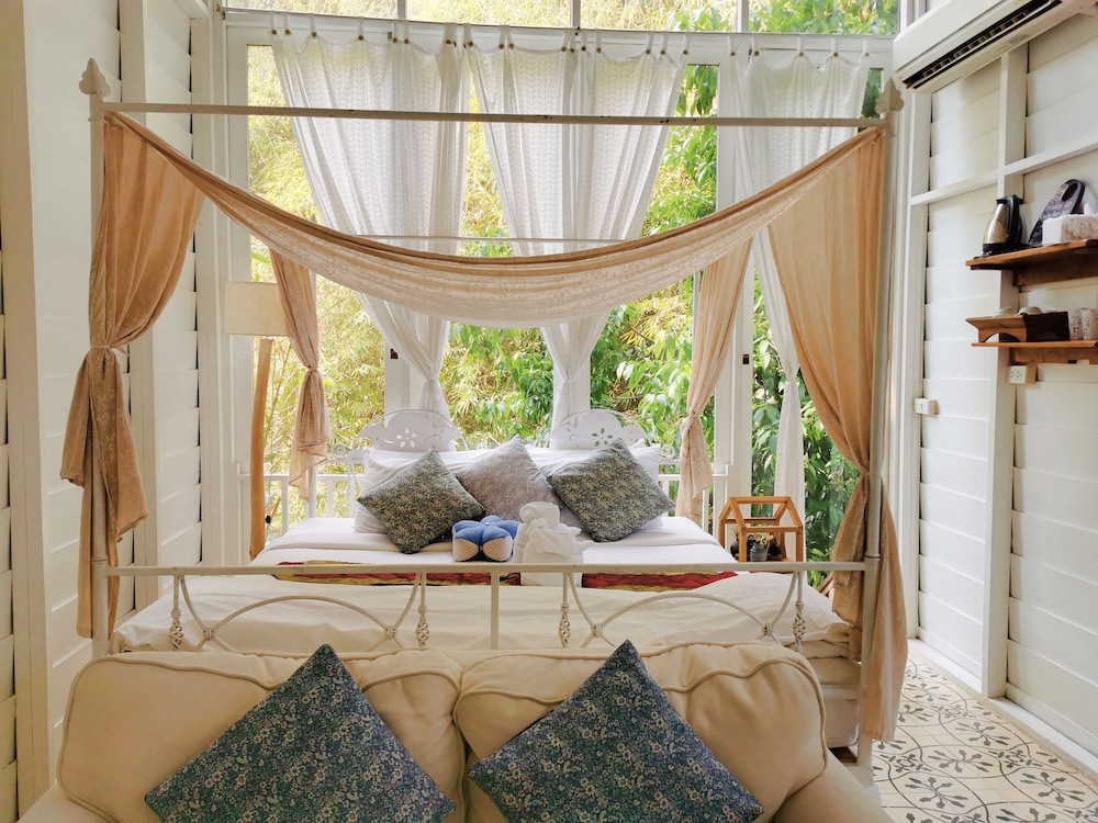 Honeymoon Villa photo 2