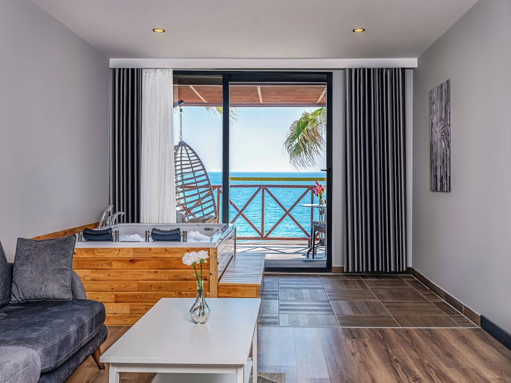 Romantic Room, 1 Queen Bed, Jetted Tub, Sea View