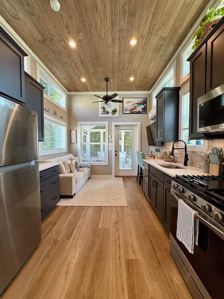 1 Bed/ 1 Bath Bunkhouse w/ Loft -Pet Friendly, Sleeps 6