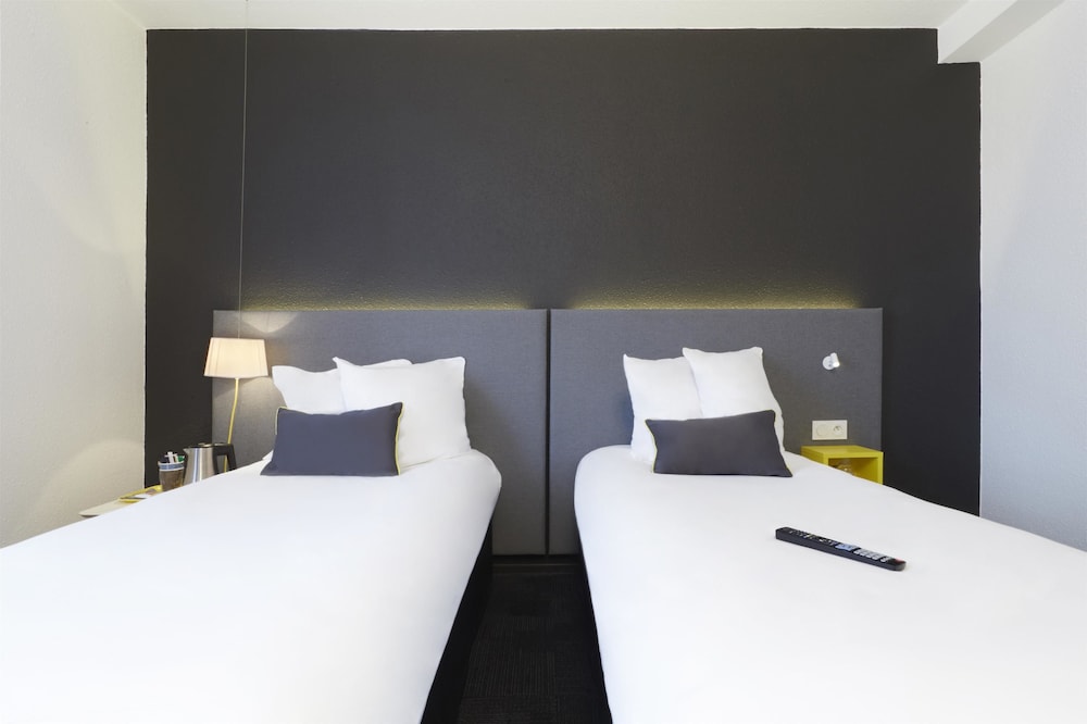 Junior suite, 2 single beds and 1 sofa bed - Photo 1